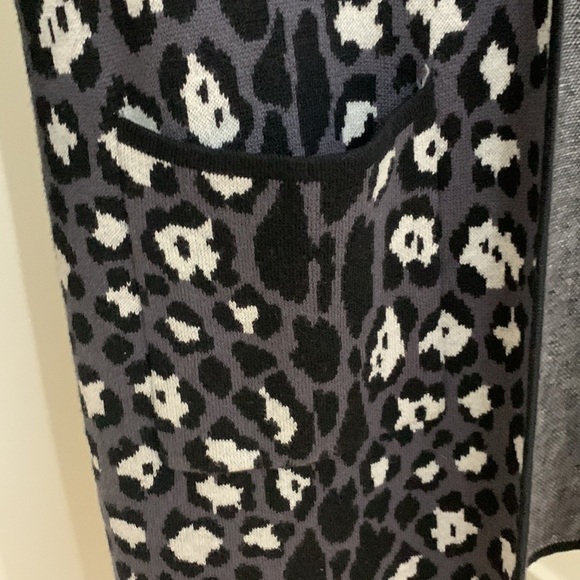 LAST ONE!! New Jones New York Leopard Print Cardigan - Picture 4 of 11